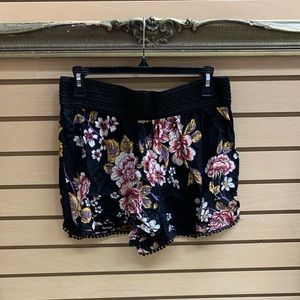 Like New, “Eclipse” size Large boho shorts
